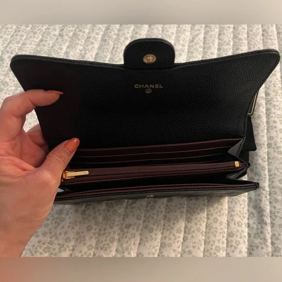 CHANEL Caviar Quilted Large Gusset Flap Wallet - Picture 3 of 4